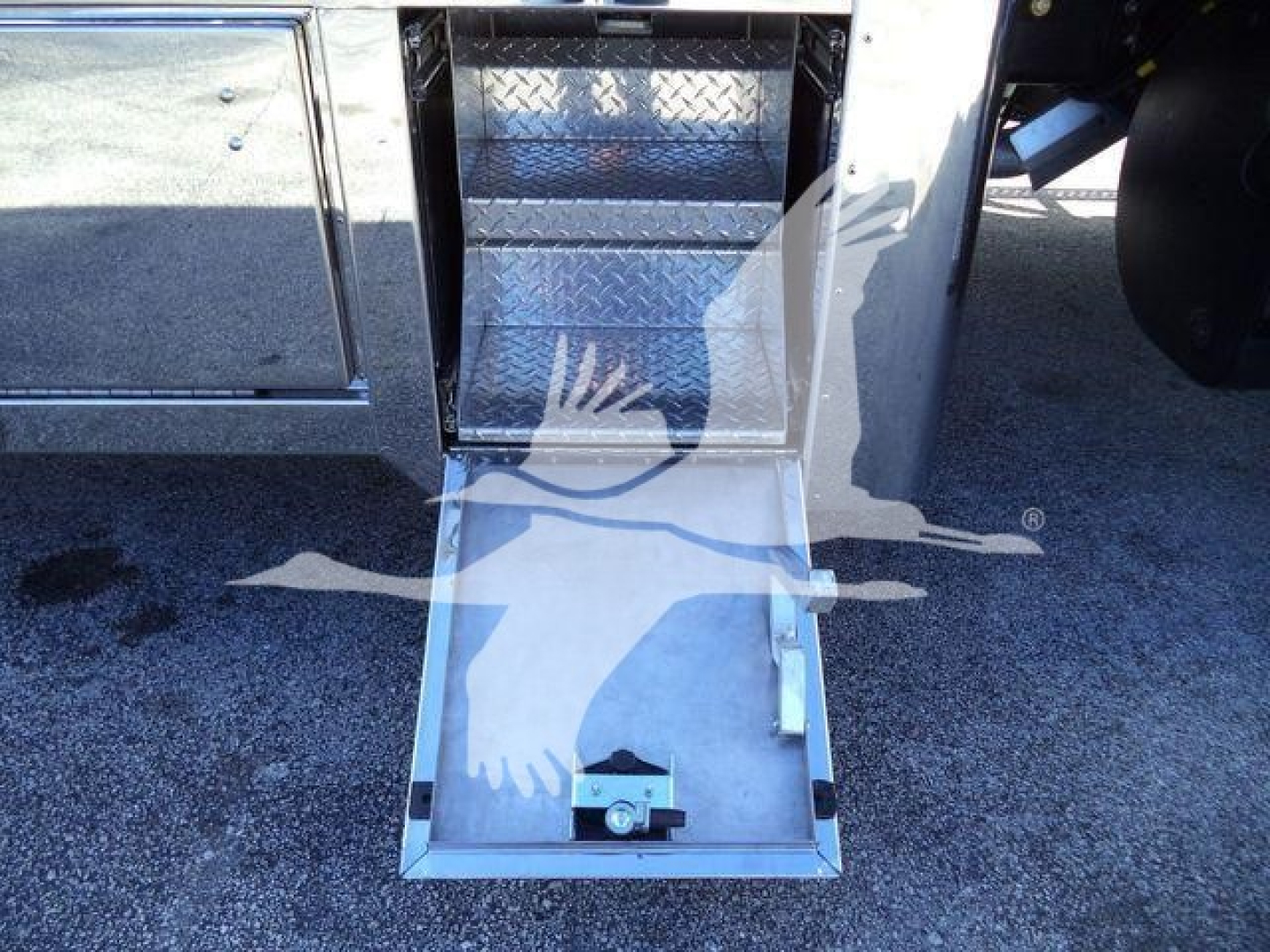MD6 Mack rollback truck entry with diamond-plate steps and open hatch, showing metal platform and foot pedal.