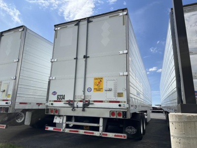 Trailer rear view of a 2015 Utility 3000R refrigerated trailer showing back doors and bumper.