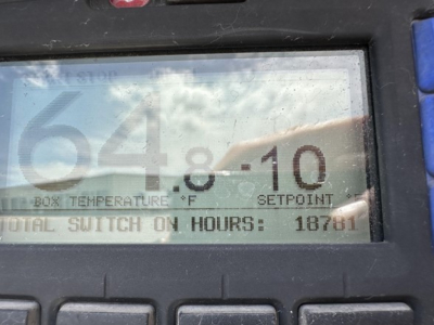 Trailer monitor displaying 64.8°F box temperature and setpoint with total switch on hours 18701.