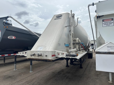 Trailer side view showing 2019 Mac 1050 Cu Ft Pneumatic dry bulk trailer with elevated front and blue valve, VIN 150120525741, stock UE11731.