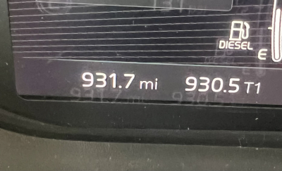 Volvo VNL64T840 dashboard display showing 931.7 mi and 930.5 T1 nearby Diesel indicator