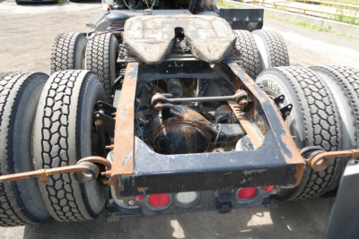 Rear view of a 2007 Mack CXN613 chassis showing dual rear axles, fifth-wheel mounting, and suspension components.