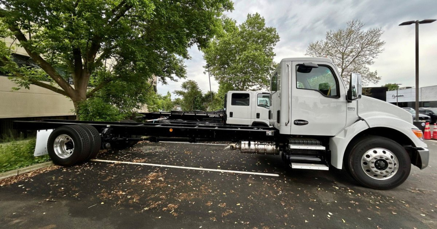 Truck chassis and cab side view of a white Kenworth T280 Reefer Truck with bare frame and dual rear wheels.