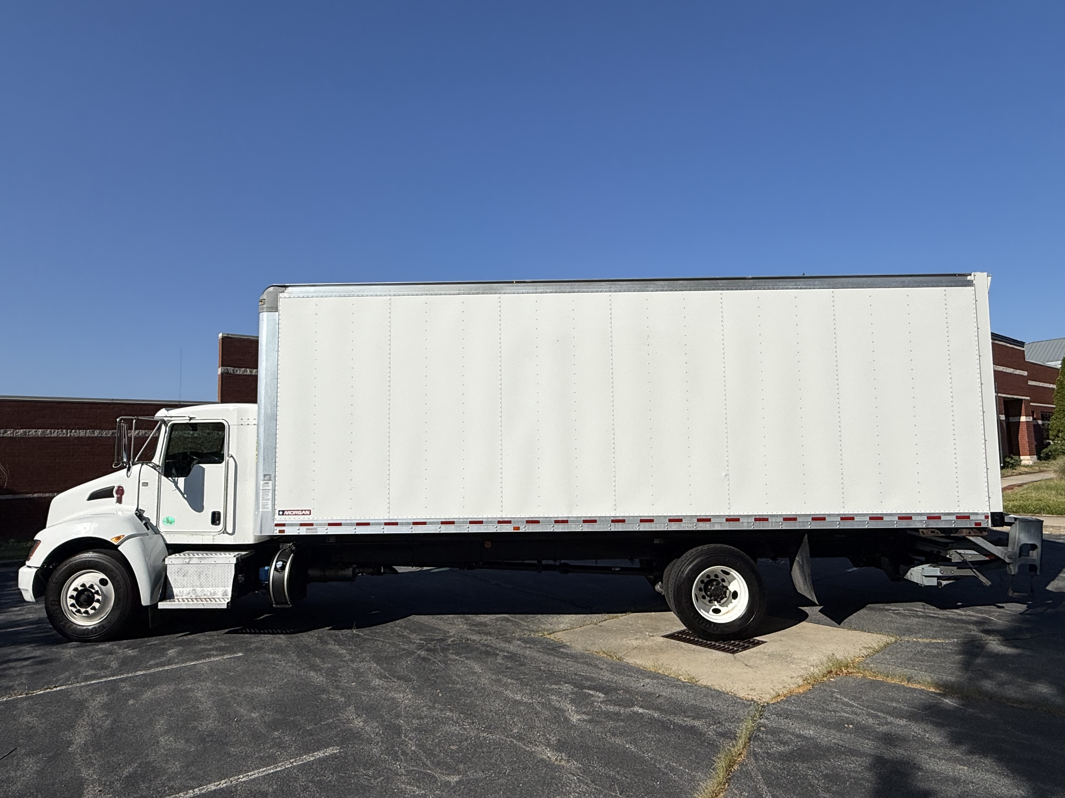 2022 Kenworth T270