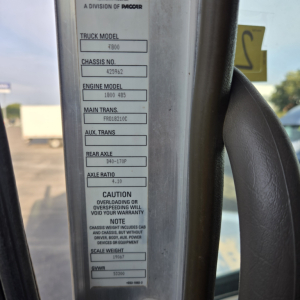 Truck door jamb label showing trunk model 7800, chassis no. 425962, engine model 1800 485, main trans FR01821OC, rear axle D40-170P, axle ratio 4.10, caution note, scale weight 19067, GVWR 57200.