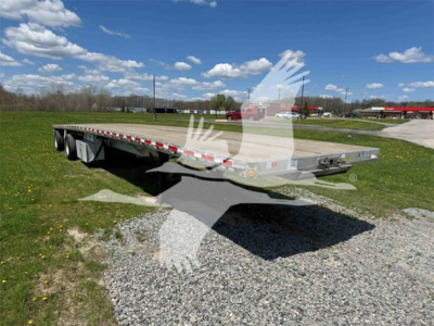 Flatbed trailer showing long aluminum deck with dual rear axles and a gooseneck? text overlay of watermark. 2015 Reitnouer Maxmiser trailer.