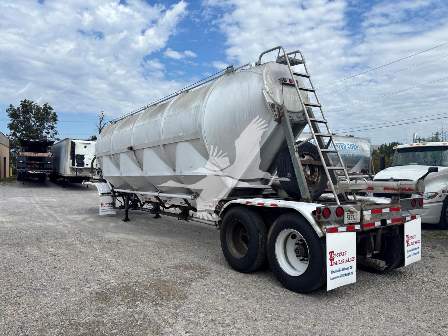 Polar 1660 trailer showing cylindrical steel tank on tandem axle with rear access ladder and dual rear doors, VIN 1PMB14425T2017132 visible.