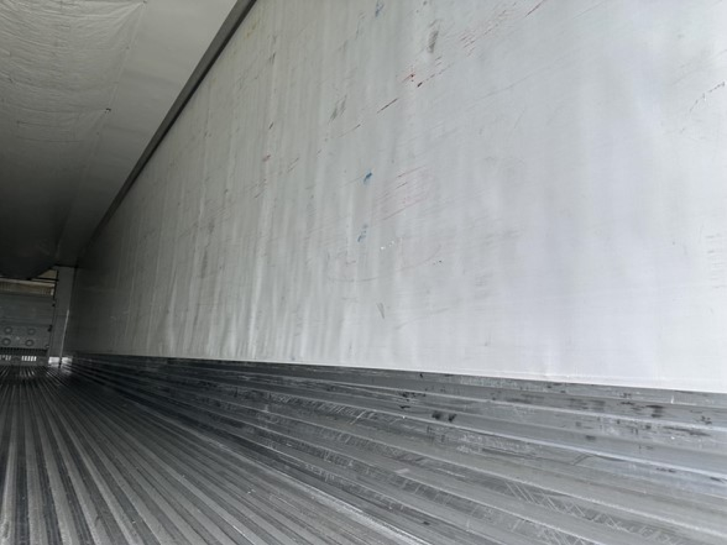 Underbody interior of a utility refrigerated trailer trailer interior with ribbed floor and aluminum walls