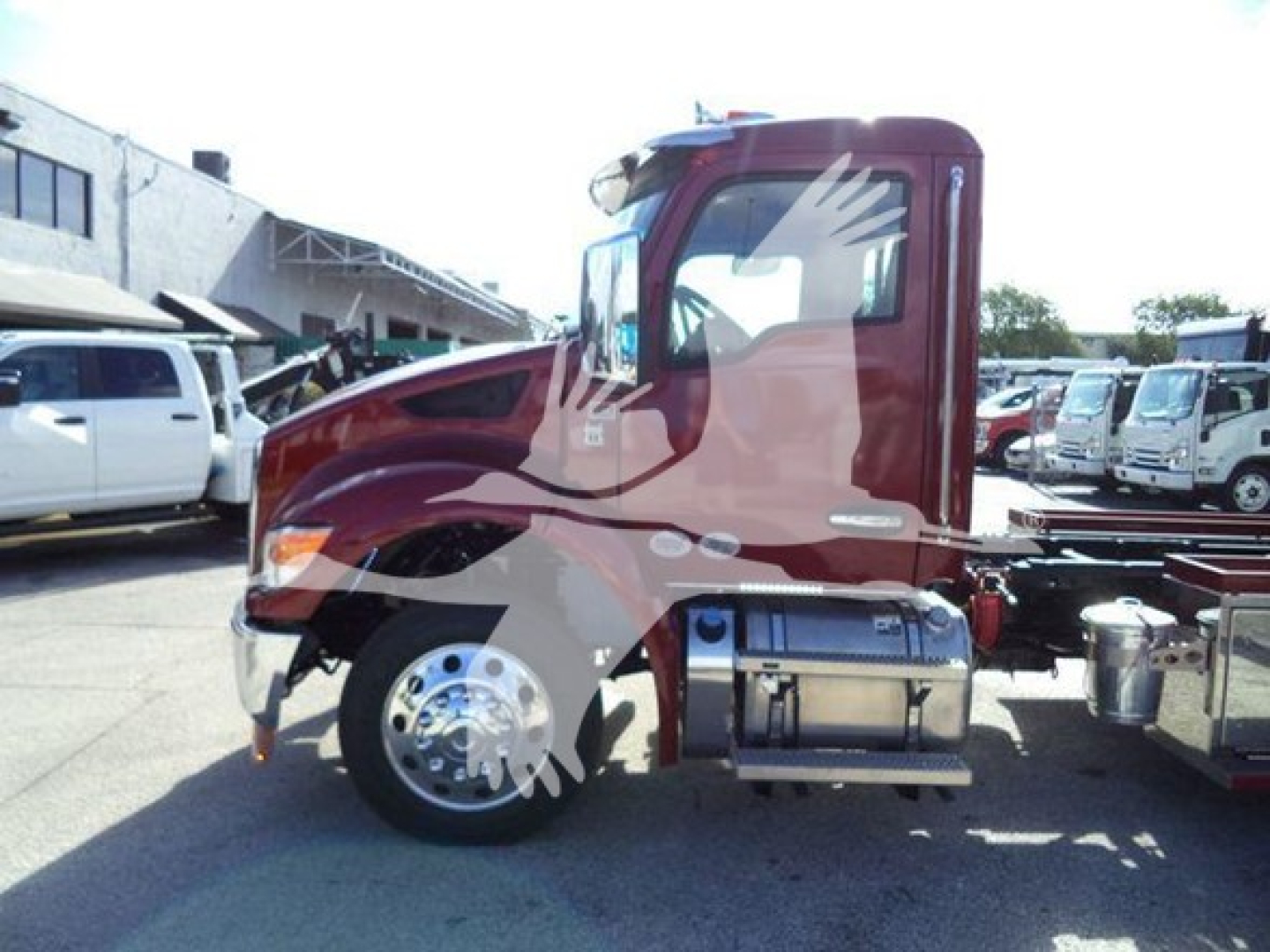 Kenworth T280 rollback truck side view showing cab and fuel tank with chrome wheel and spare parts.