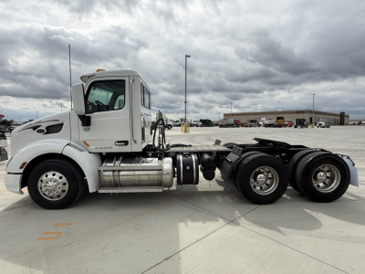 Truck side profile showing a 2020 Peterbilt 579 daycab chassis with twin rear axles and fuel tanks.