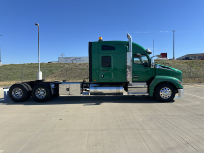 Kenworth T680 truck side profile showing sleeper cab, green paint, chrome fuel tanks, and rear axles.