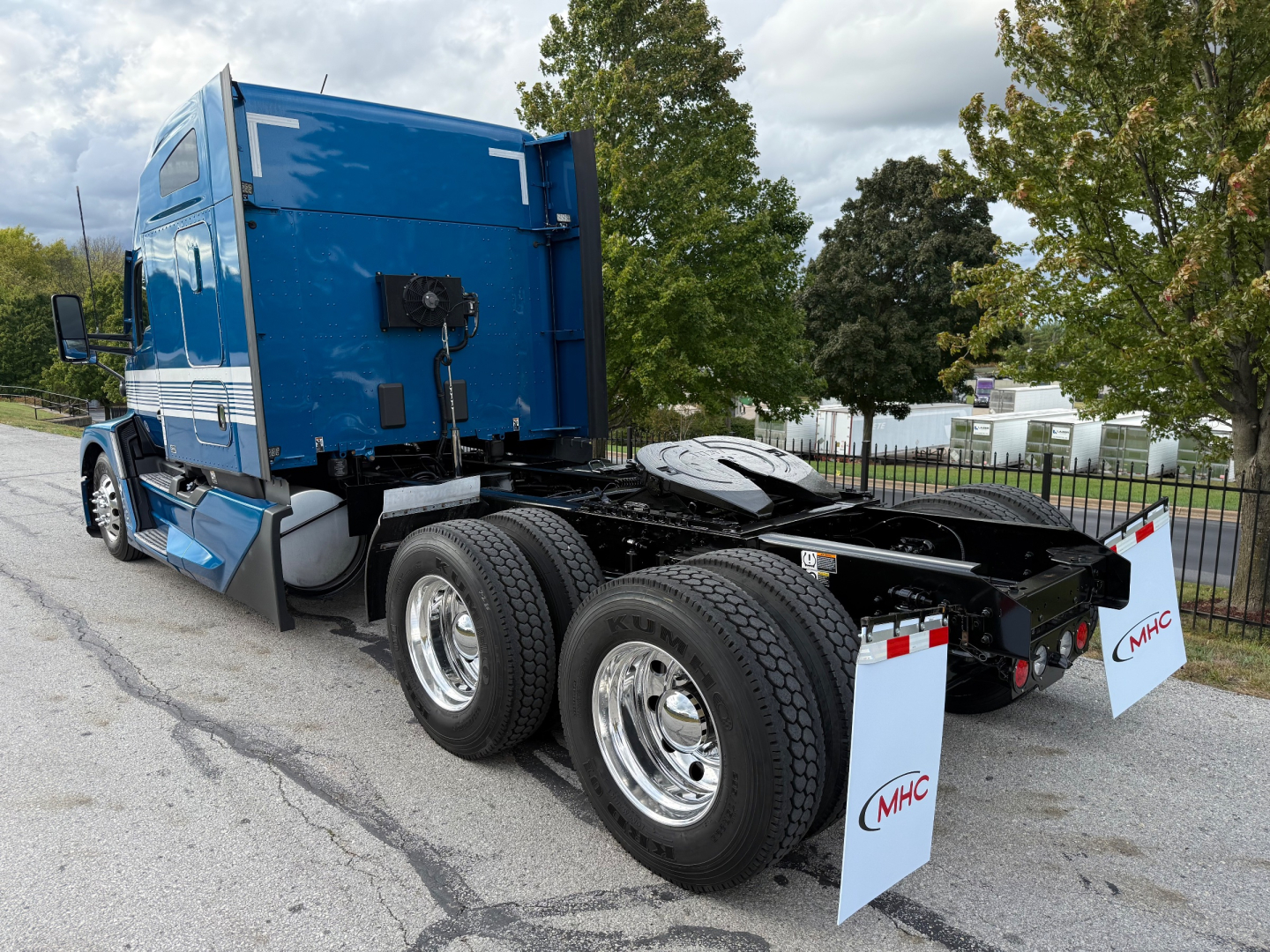 Kenworth T680 (blue) tractor rear cab and dual rear axles with chrome wheels and mud flaps, side view showing sleeper cab