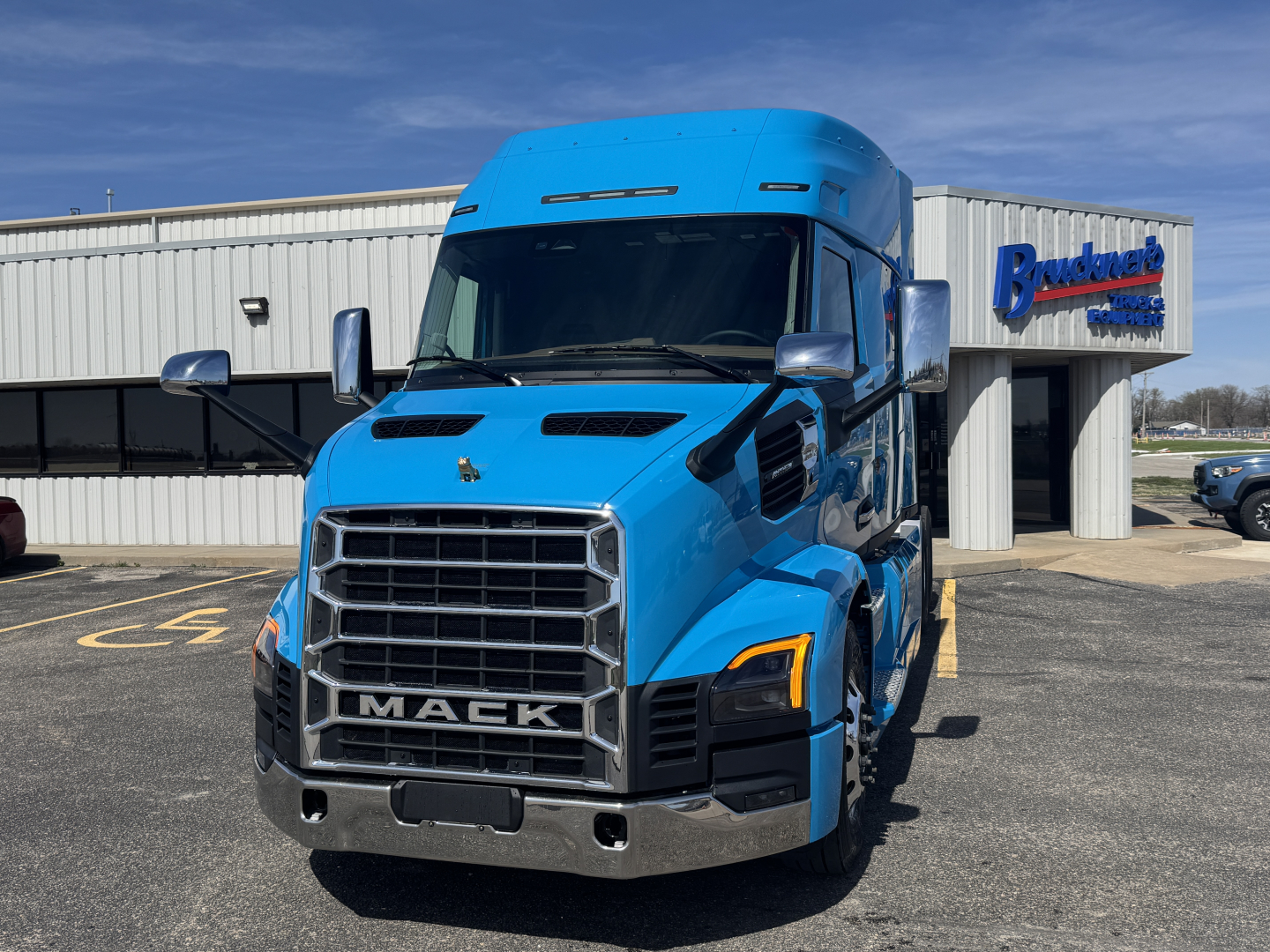 Mack AN64T64 truck front view showing bold grille and blue paint.