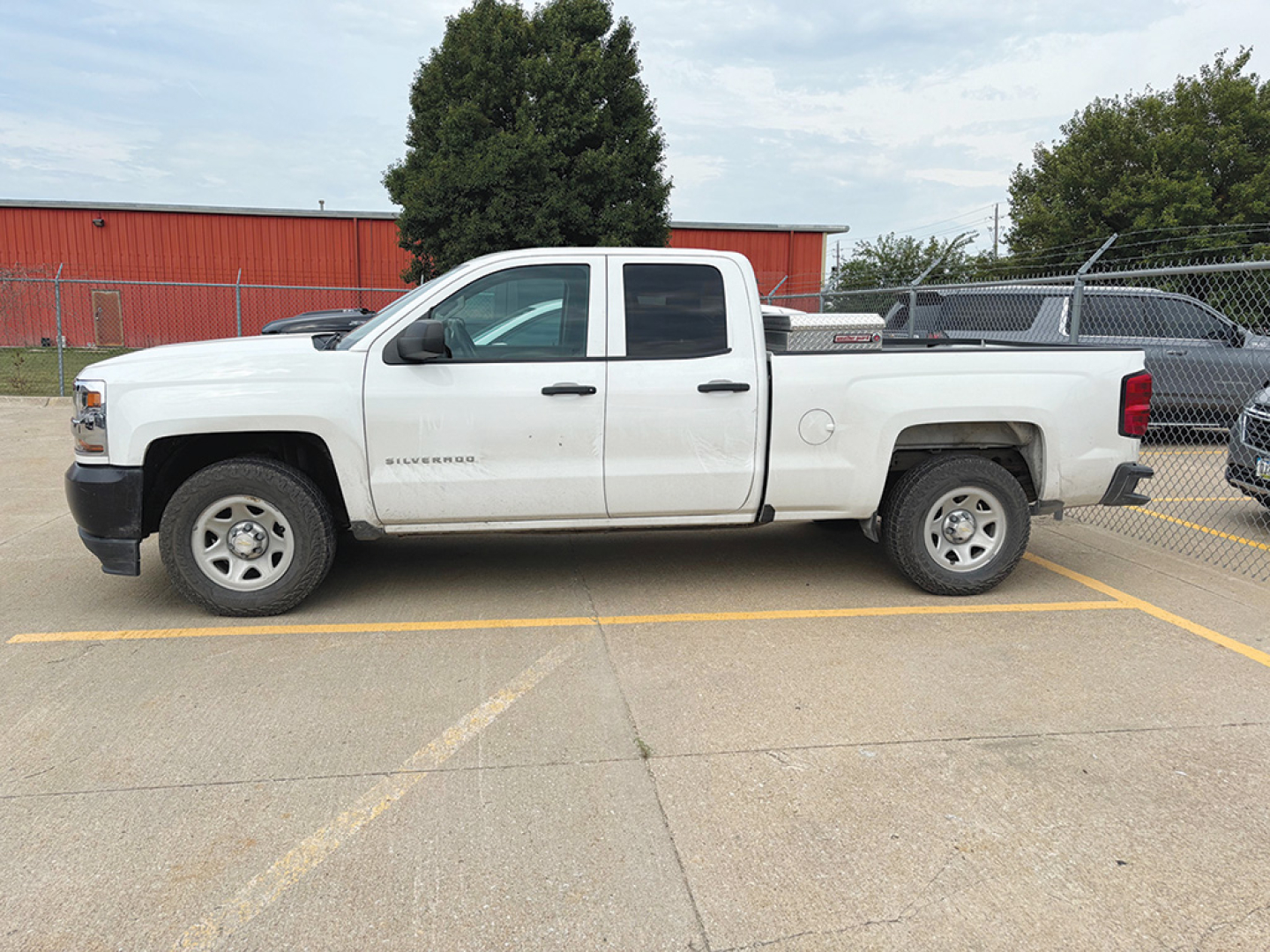 Chevrolet Silverado 1500 4x4 extended cab pickup truck side view