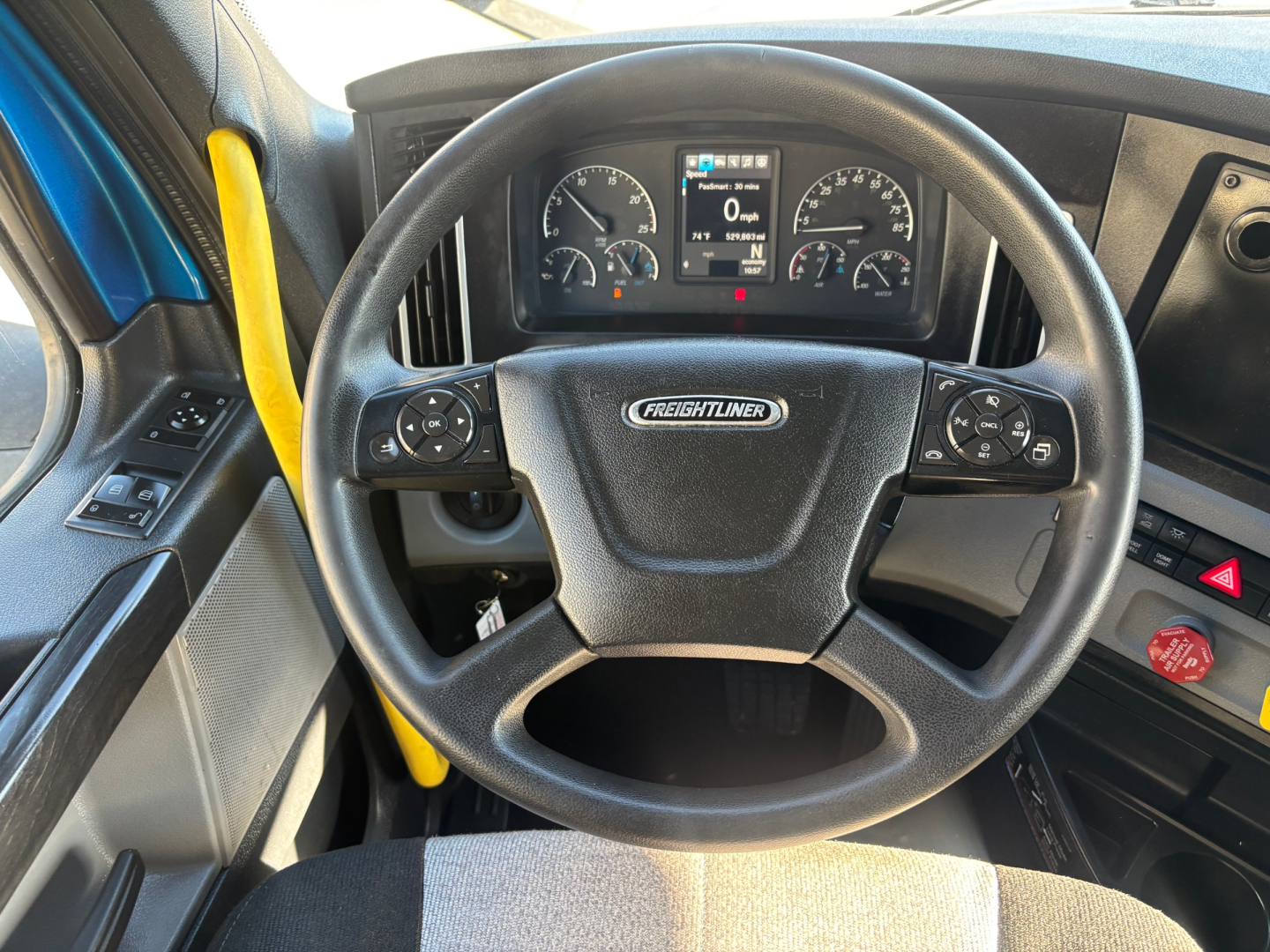 Freightliner PT126064ST truck cockpit steering wheel with digital gauges and controls