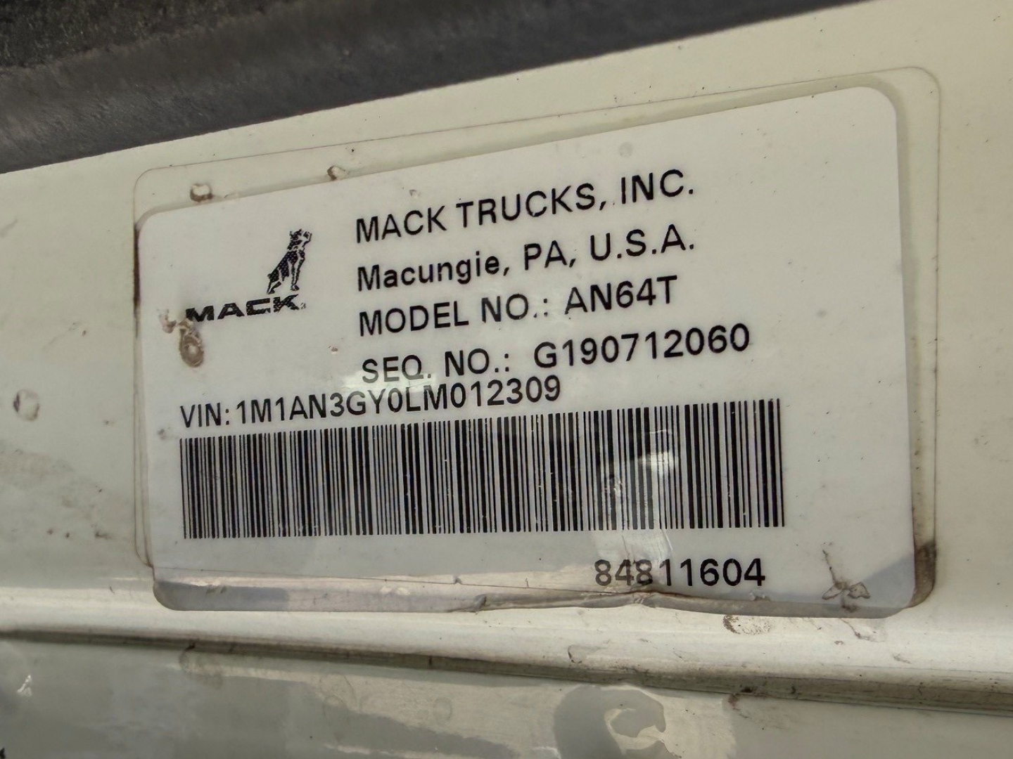 Mack Trucks label showing MACk Trucks, Inc. Macungie, PA, USA; MODEL NO: AN64T; VIN: 1M1AN3GY0LM012309; barcode and serial 84811604.