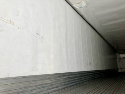 Trailer interior wall and cargo area of a 2019 Utility Reefer showing aluminum sidewall and ribbed floor.