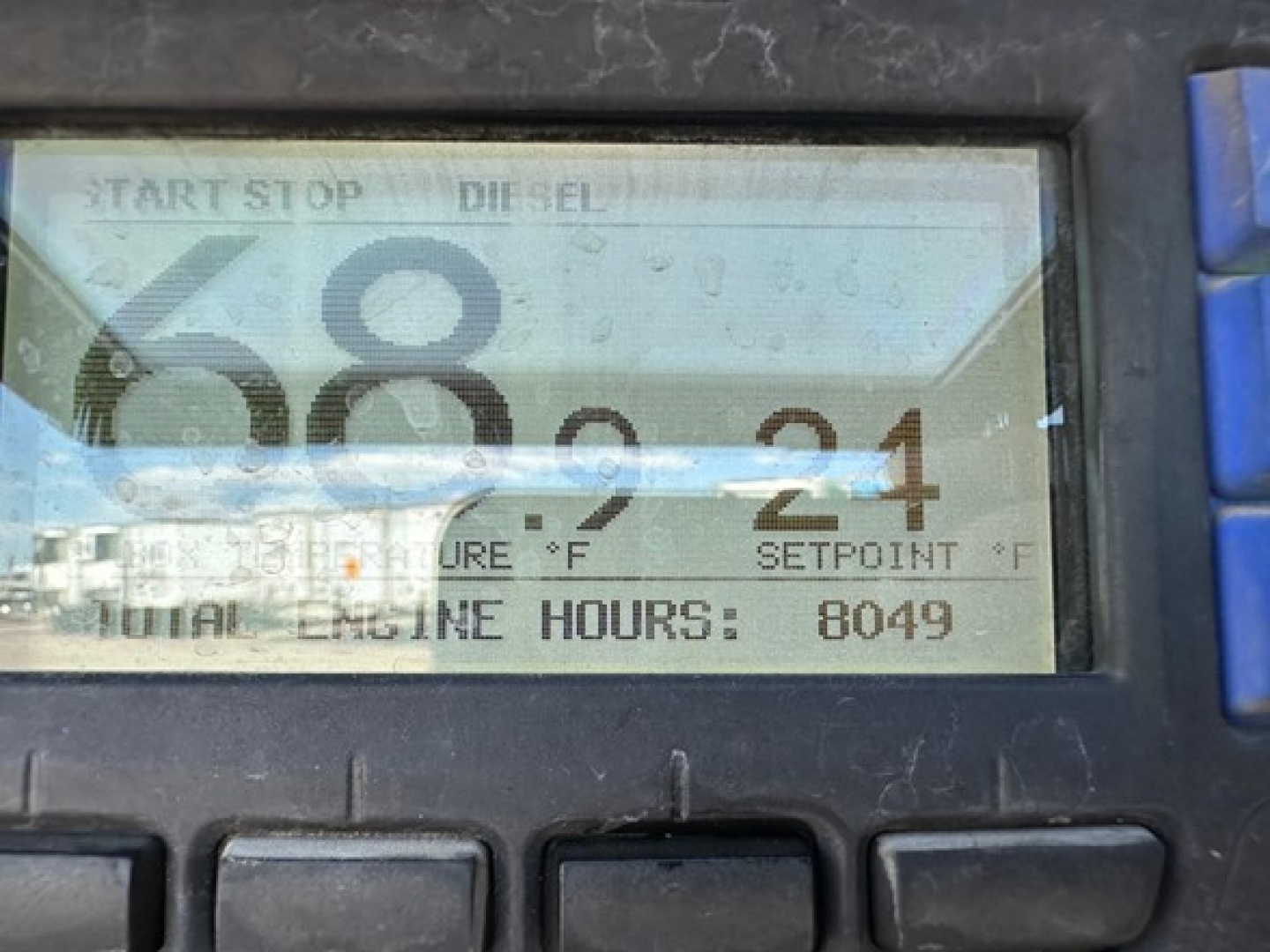 Trailer display showing engine hours 8049 and diesel start-stop indicator, part of 2017 Utility 3000R listing.