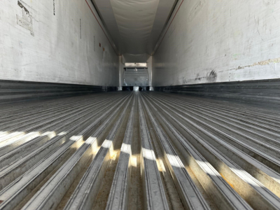 Trailer interior showing ribbed floor and white walls of a 2017 Utility 3000R refrigerated trailer from bow to tail