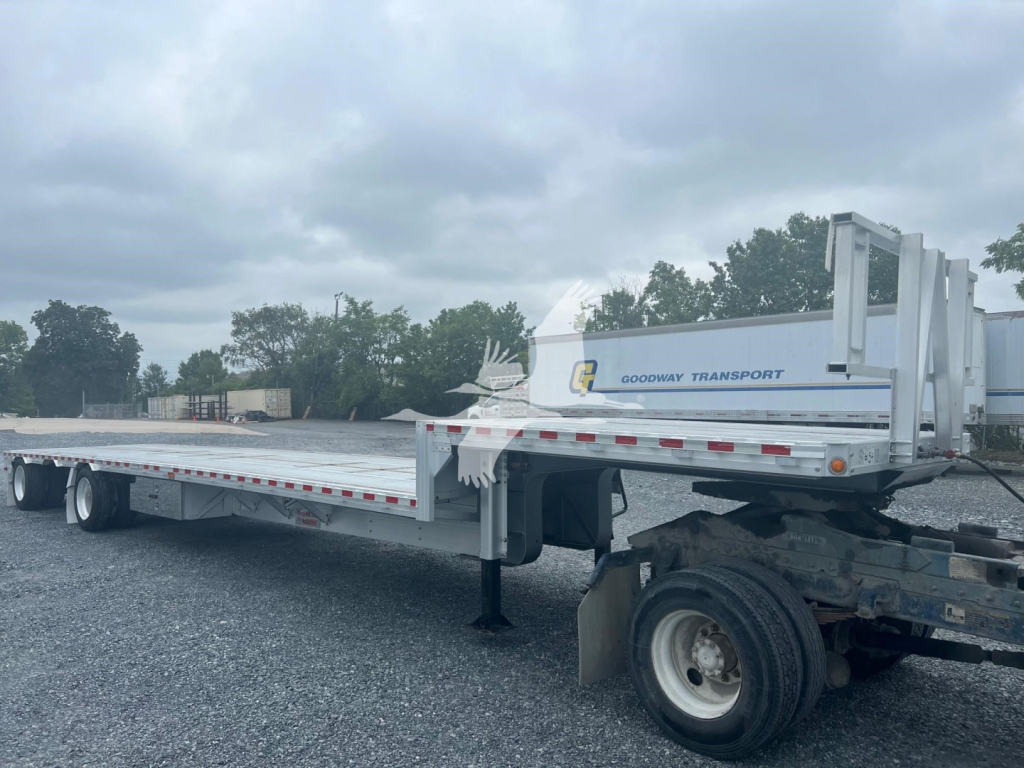 2018 Reitnouer Dropmiser trailer in side view showing flatbed and drop deck with tandem axles and gooseneck connection.
