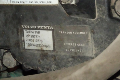 Kalmar DCG160-6T engine/transmission label with Volvo Penta tag showing TAD571VE engine, VP 297771, 7005319778, 129kw@2300rpm and transfer assembly/drive unit.