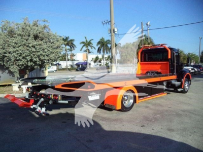 Kenworth T680/flatbed rollback truck in orange and black with car carrier bed, rear view showing hitch and ramps, stock number EDGEDSTEPSIDEFM.