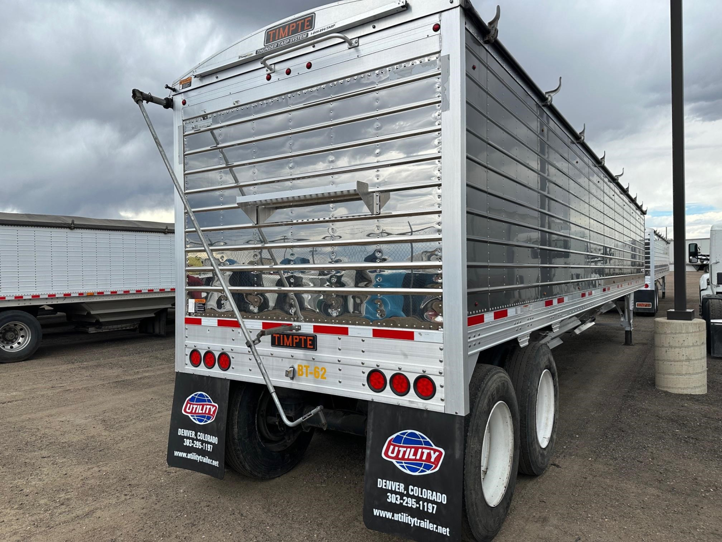 Trailer rear view of a 2024 Timpte Super Hopper with 78" sides, metal polished sides, dual rear axles, and taillight cluster. VIN 150120028036, UE11586.