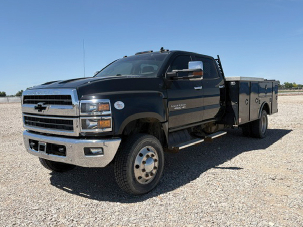 Chevrolet Silverado 4500HD crew cab 4x4 service truck with utility bed, black exterior, chrome front bumper, dual round fog lamps, and crew cab.