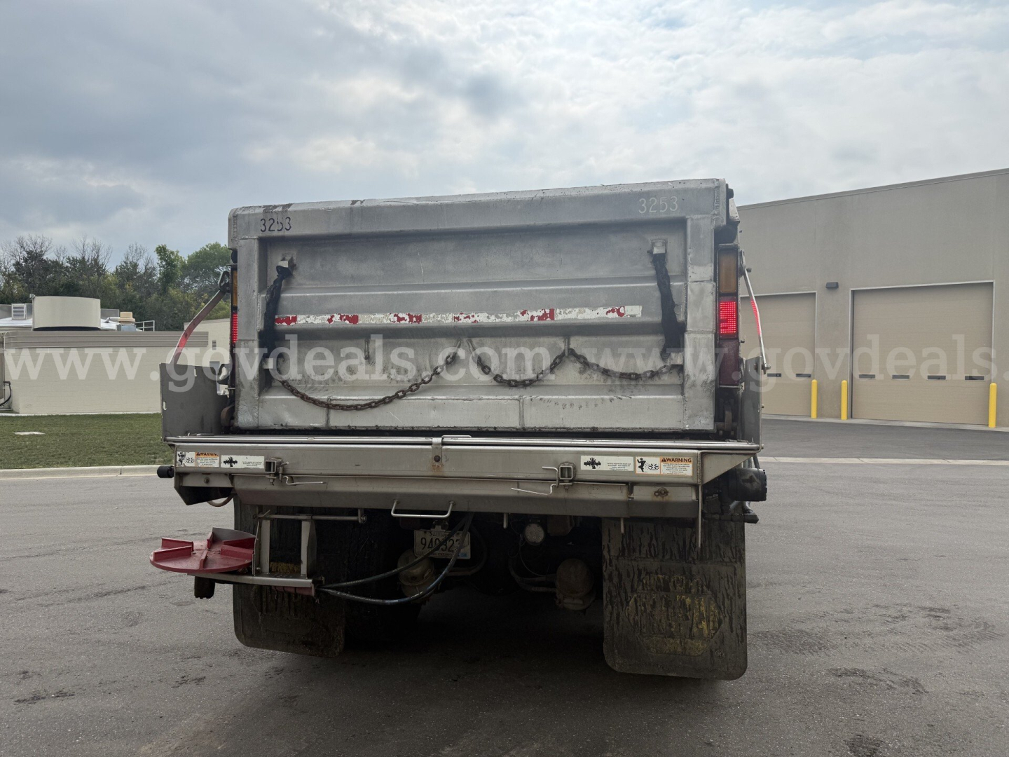 Truck bed of a 2007 International WorkStar 7600 with plow category, rear view showing metal dump bed, chains, and mud flaps.