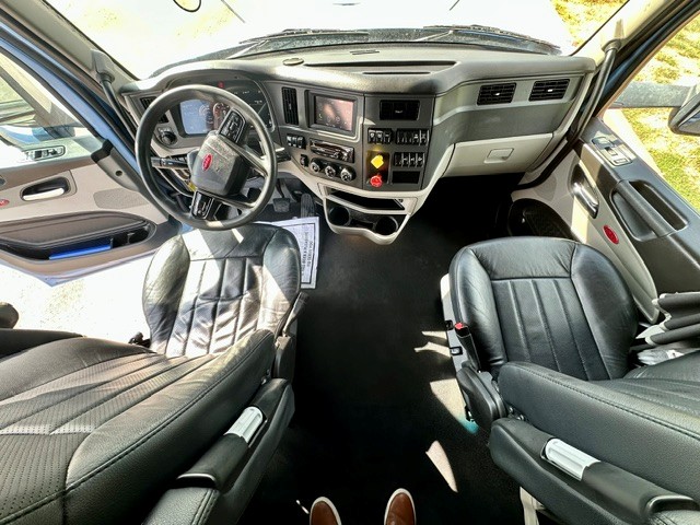 2023 Peterbilt 579