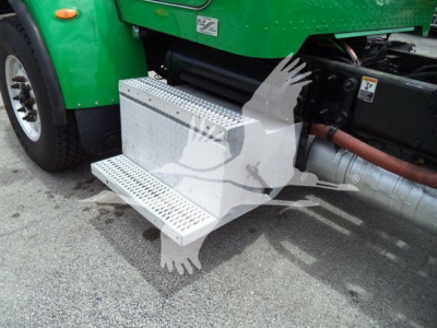 Peterbilt 348 truck side view with metal aluminum steps and green cab, undercarriage visible.