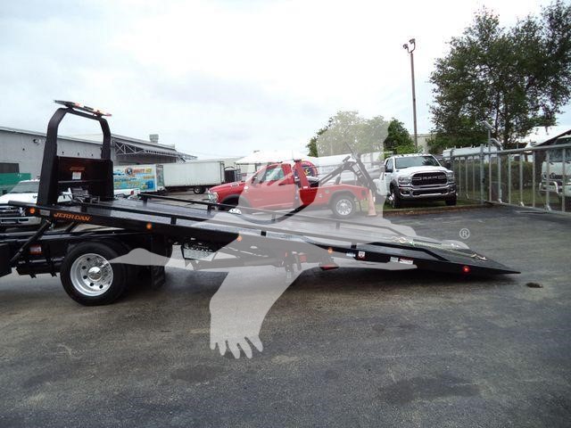 2020 Freightliner M2 106