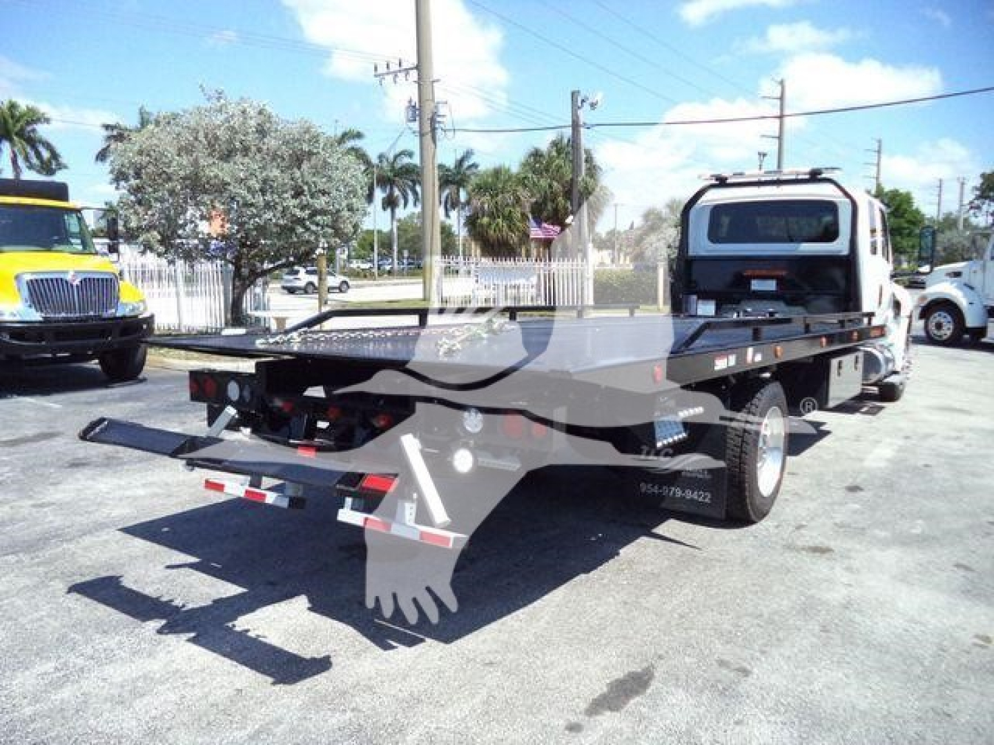 1987 International MV rollback tow truck flatbed with hydraulic wheel lift and rear ramps