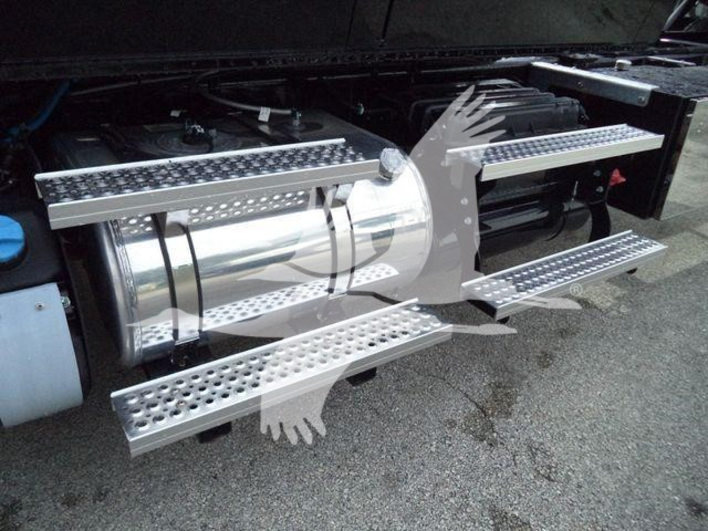 Truck side showing aluminum step/footboard along fuel tank area