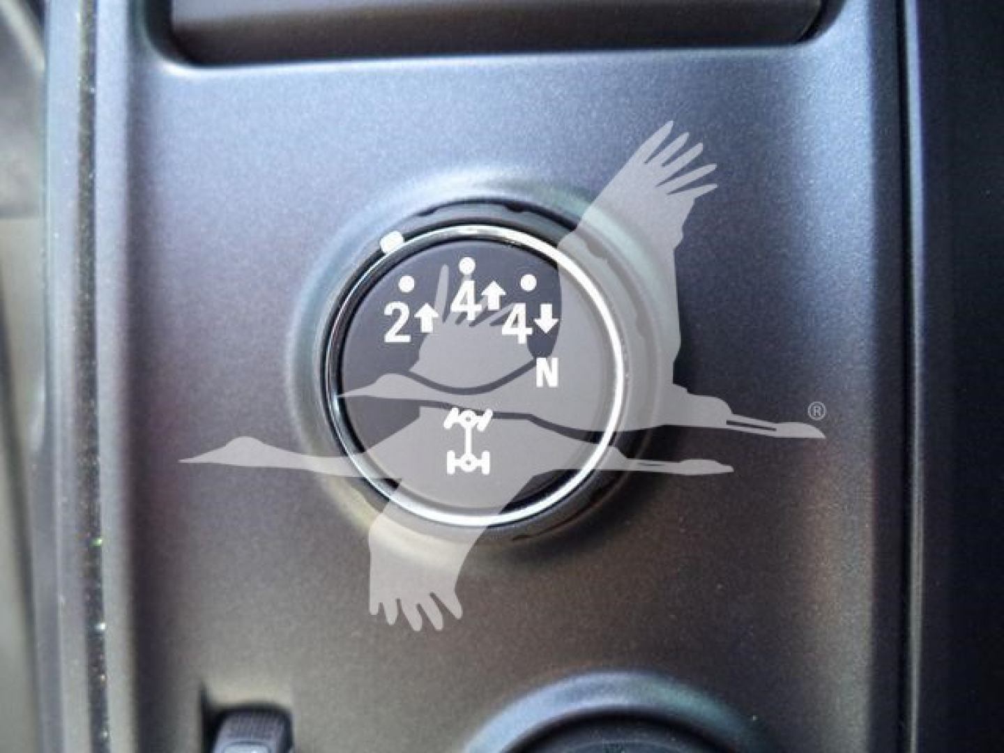 Dashboard control knob with gear positions and four-wheel drive indicators visible