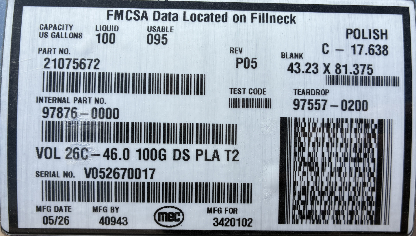 FMCSA data plate showing capacity and part numbers with barcode; labels include US gallons 100, usable 095, 2 1075672, rev P05, 43.23 x 81.375, internal part no. 97876-0000, serial no. V052670017, MFG DATE 05/26, MFG BY 40943, MFG FOR 34201