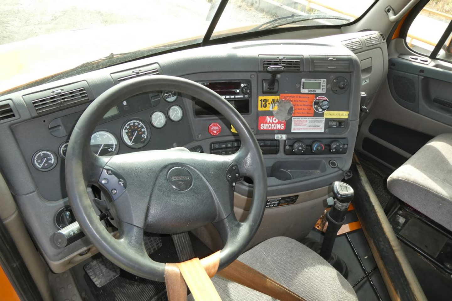 https://cdn.truckertotrucker.com/ad-photos/95ed1664-ff81-11ef-a728-2ae5827a827d/large/freightliner-cascadia-125-interior-dashboard-3484417.jpg?
