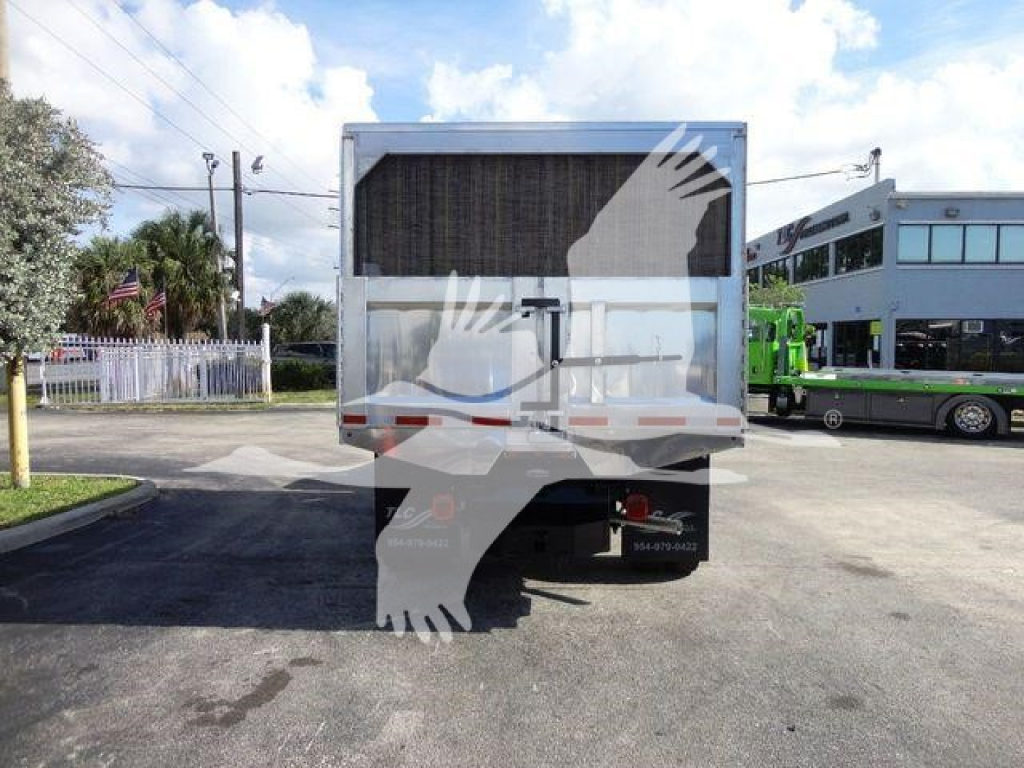 Ford F-550 dump truck rear view showing large tailgate and hydraulic system.