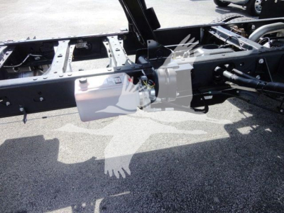 Ford F-550 chassis with fuel/def reservoir and hydraulic lines visible in the frame area.