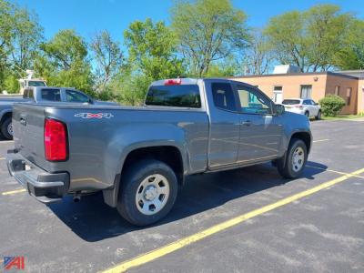 Chevrolet Colorado Extended Cab pickup truck in a parking lot, 4x4 badge on rear quarter panel, gray/blue color.
