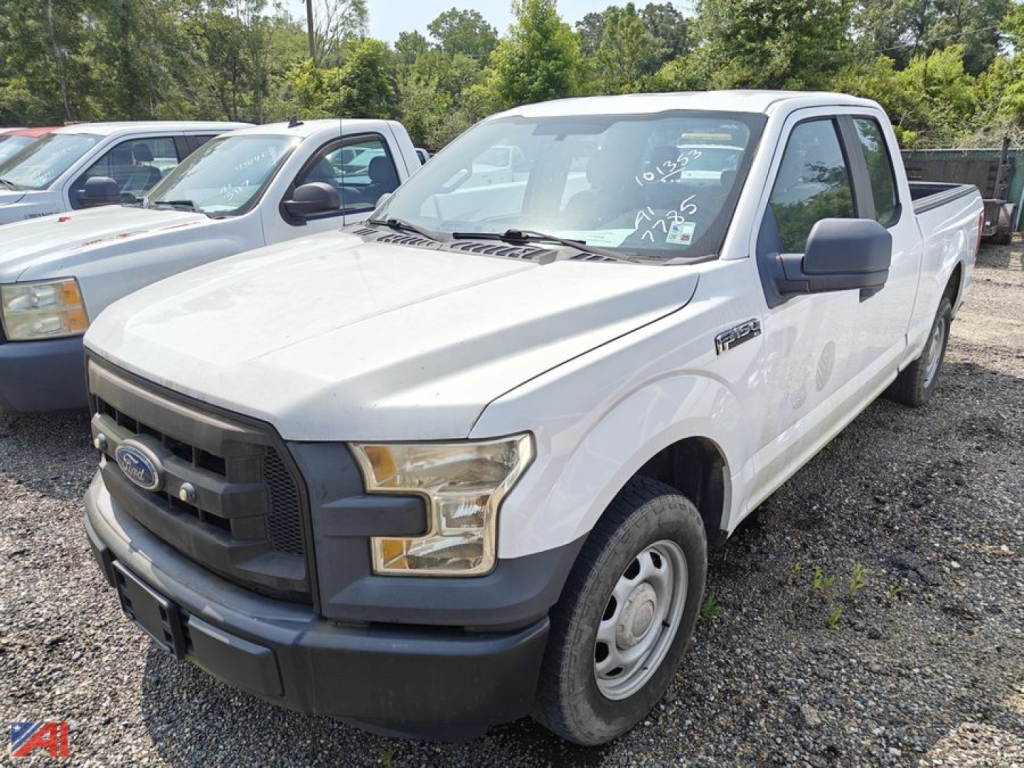 Ford F-150 extended cab pickup truck 2016 white front-left view showing quad cab, black grille, and silver hubcaps.