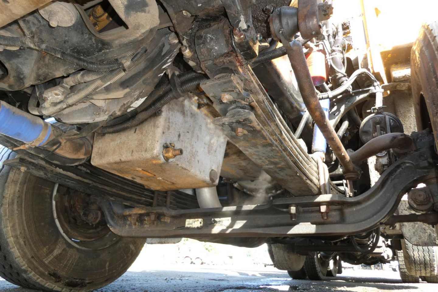 Peterbilt 357 chassis underside showing front axle, driveshaft, and engine oil pan with label text visible