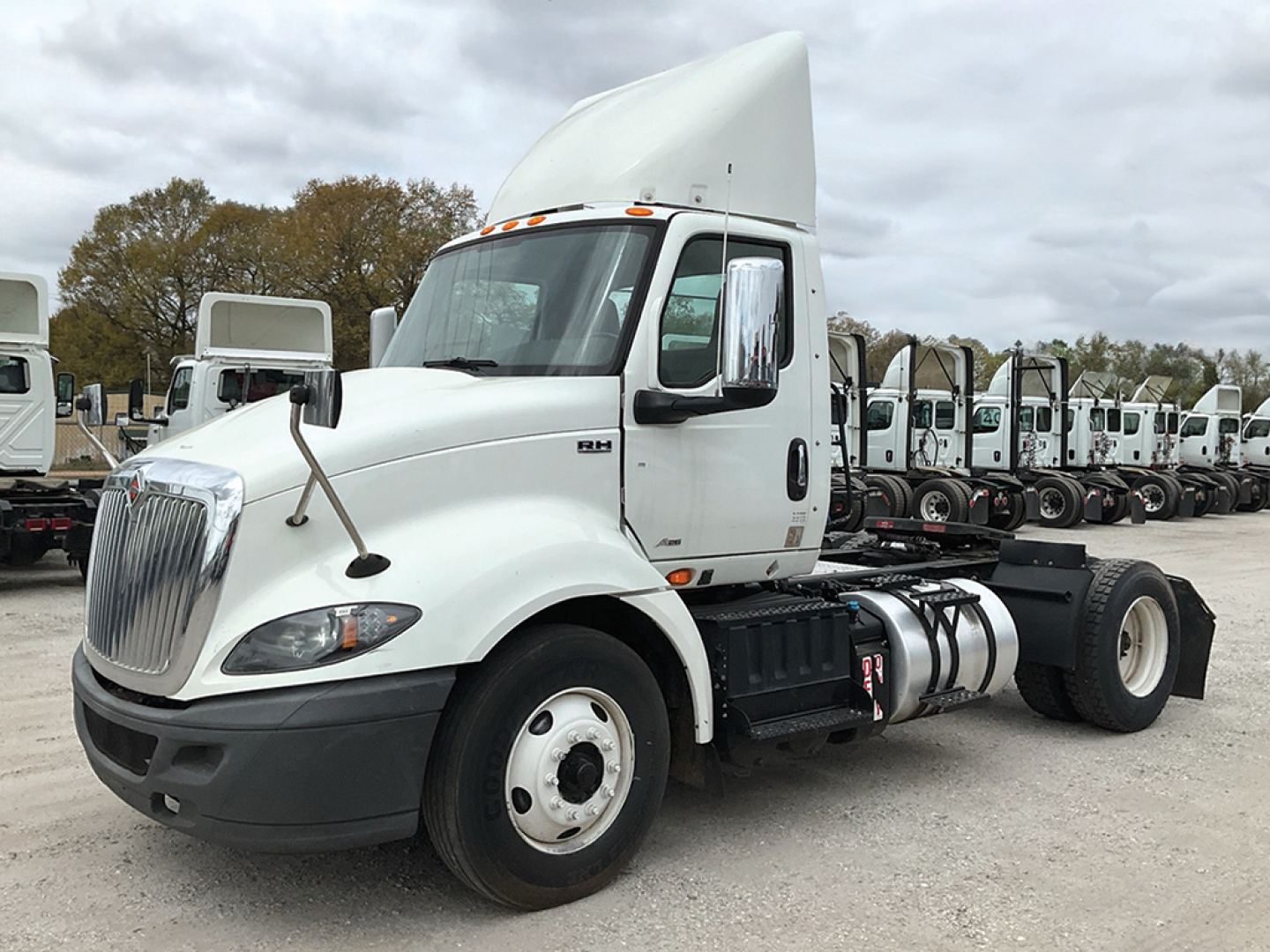 International RH613 daycab truck in-profile showing cab and fuel tanks.