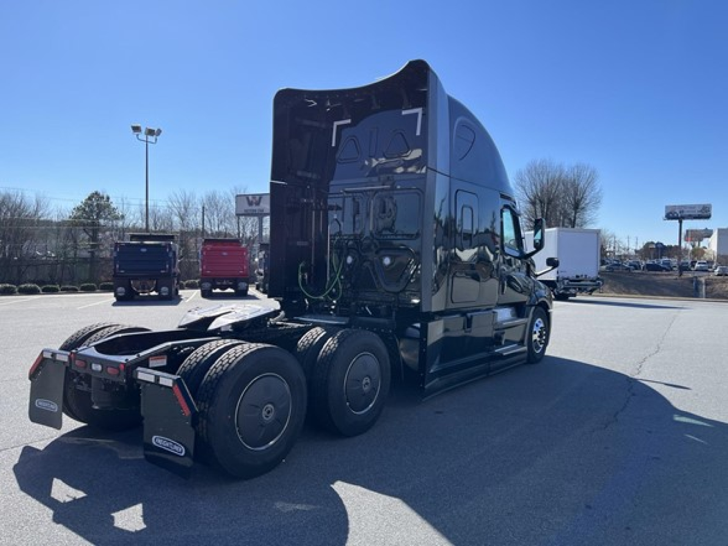 Freightliner Cascadia 126 sleeper tractor tractor rear view showing fifth wheel and dual rear axles.