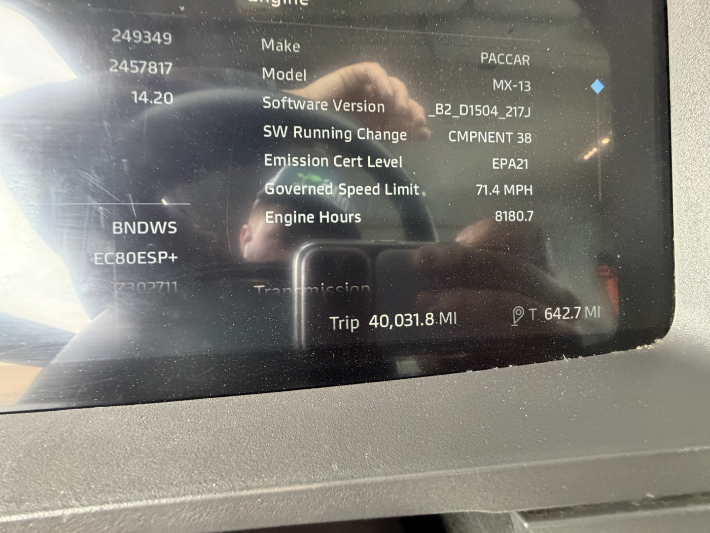 Dashboard screen showing vehicle info: VIN 1XKZDP9X6PJ249349, Stock 0632149, Category Conventional Daycab, Type Trucks, Status Used, Make PACCAR, Model MX-13, Software Version 14.20, Emission Cert Level EPA21, Engine Hours 8180.7, Trip 40,0