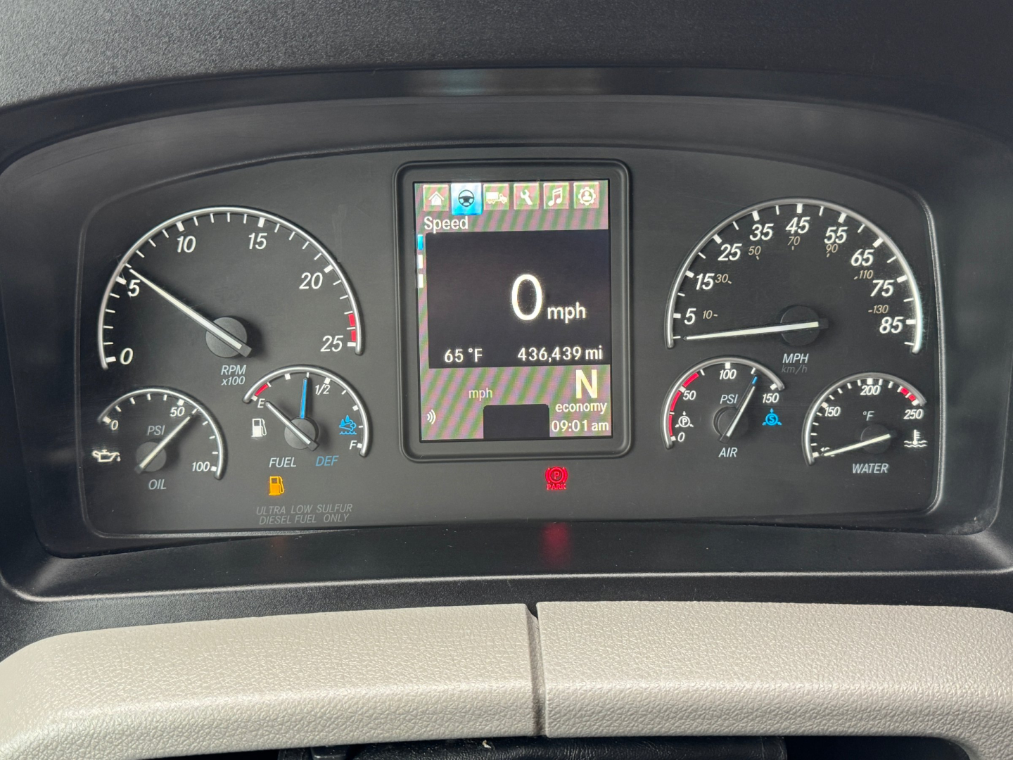Dashboard of Freightliner PT126064ST showing digital speed readout 0 mph and various gauge clusters