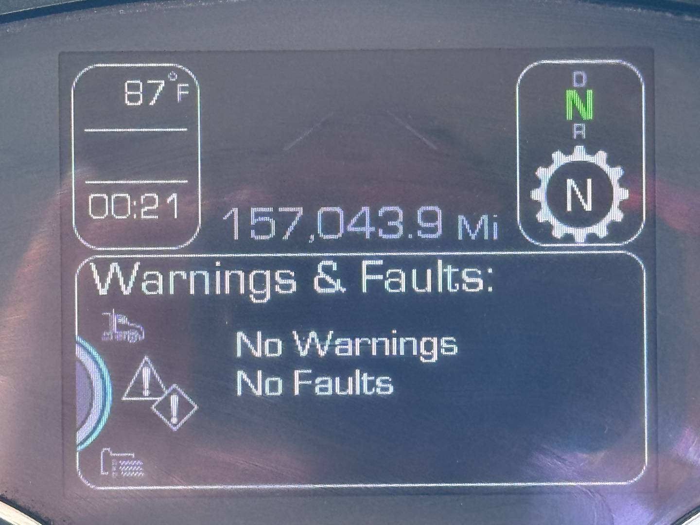 Kenworth T680 cab dashboard showing speedometer, gear N, engine status, 87°F, 00:21, and “Warnings & Faults: No Warnings No Faults.”