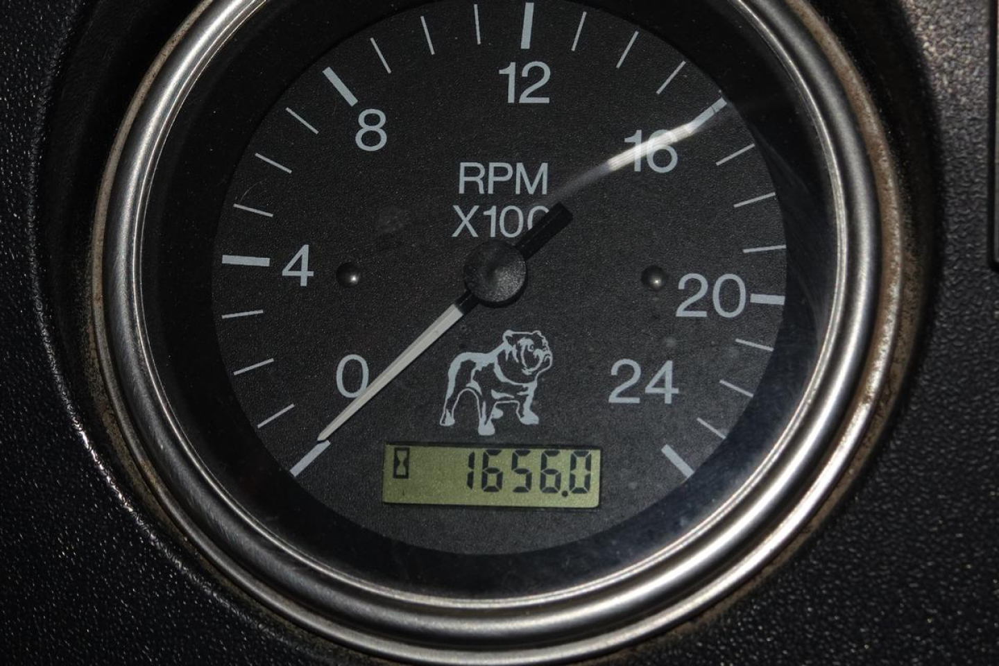 RPM gauge showing 0-20 x100 with dog graphic and digital odometer reading 16560.0 in a Mack RD RD688S dashboard."