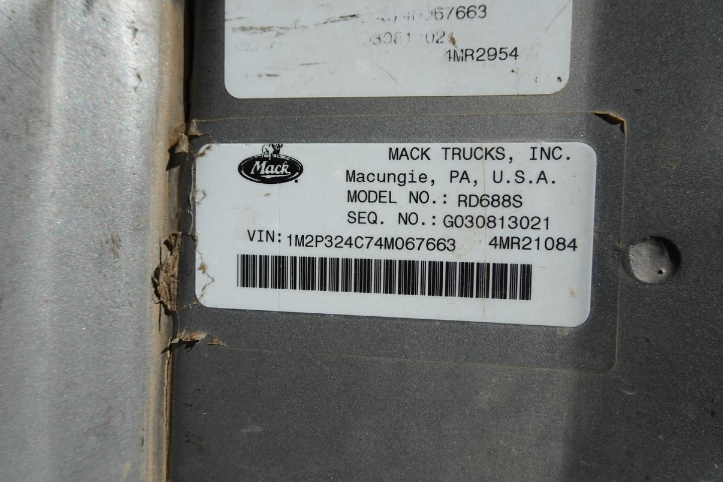 Mack RD688S truck VIN label with model RD688S and barcode, stock number 0911262, Mack Trucks, Inc. label, Macungie, PA U.S.A.