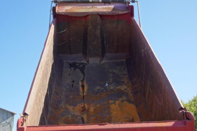 Truck bed of a 2004 Mack RD RD688S dump truck showing interior with rust stains and wear.
